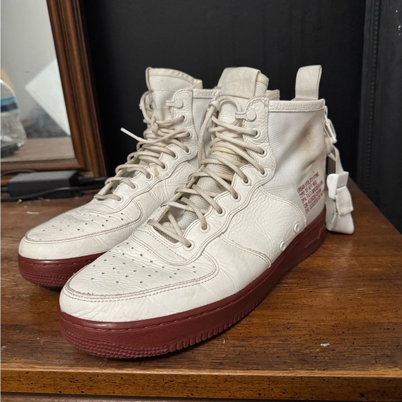Sold
SF AF 1 Mid Urban Utility “Red Ivory”
Goddess of Victory
Size 13 - Picture 3 of 5